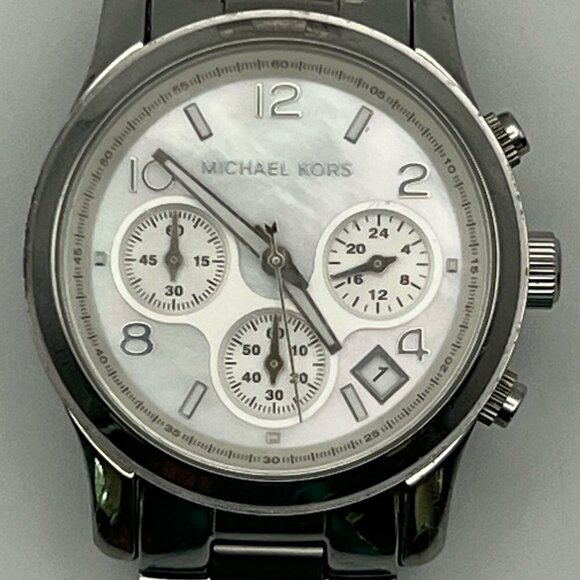 Michael Kors MK 5304 Ladies Watch  Chronograph  Mother Pearl Extra Links Working - Picture 6 of 9